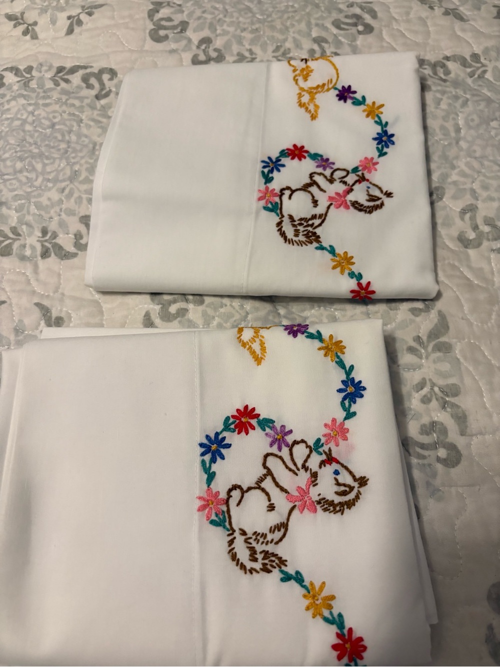 Vintage Pair Hand Embroidered White Pillowcases Orange Flower
Vine 3 Kittens - Picture 9 of 14